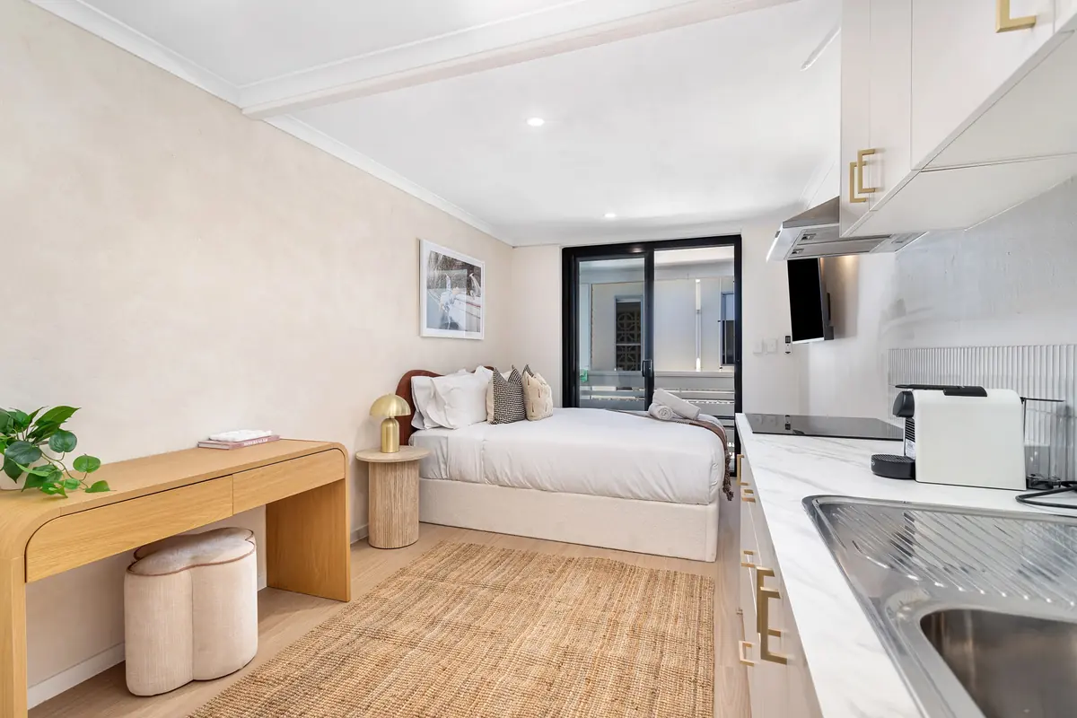 A studio at Miami Motel with the bed, desk and kitchen in one room